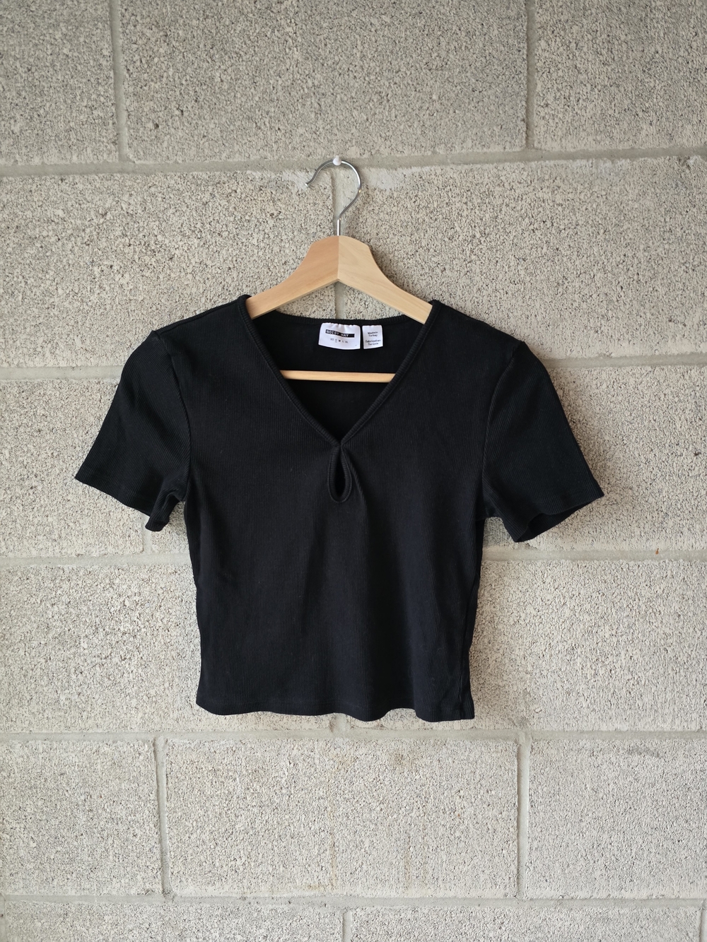 Noisy May Black Short Sleeve V-Neck Crop Top